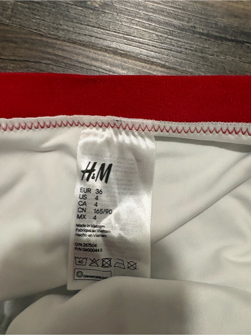 H&M Women’s Swimming Suit $13.00 Top is Size 6 and Bottoms Size 4 - Picture 3 of 7